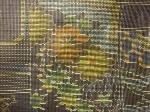 アンティーク　菊模様織出し本場泥大島紬長襦袢